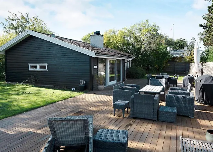 8 Person In Gilleleje-by Traum * Gilleleje