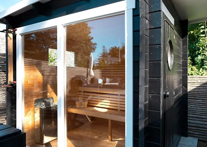 8 Person In Gilleleje-by Traum *