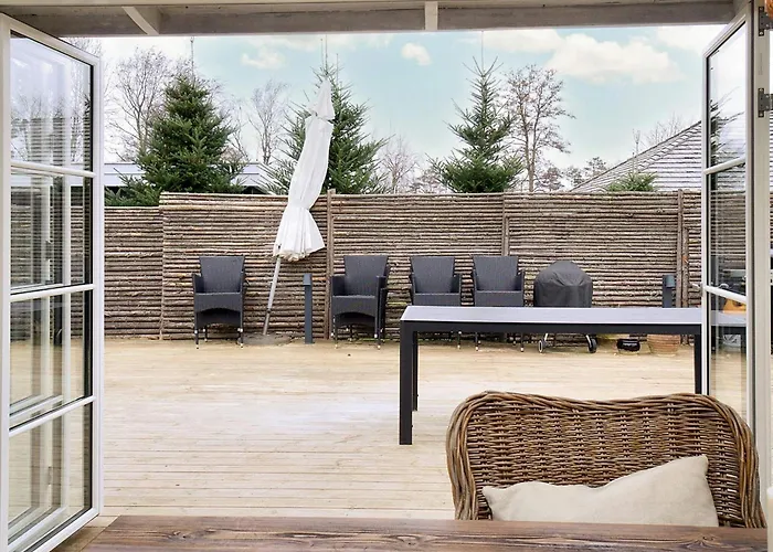 8 Person In Gilleleje-by Traum Gilleleje